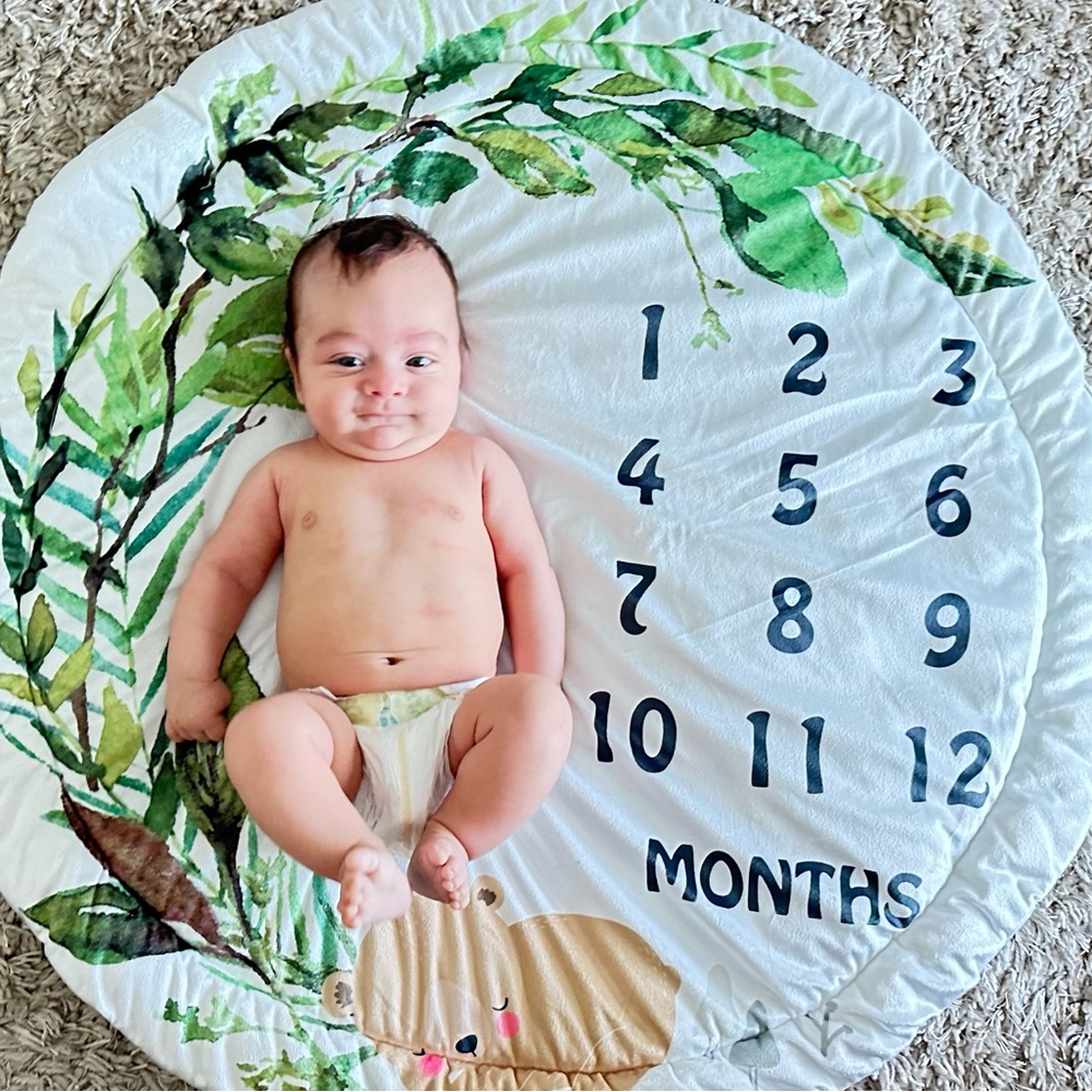 Baby Milestone Blanket with Leaf and Bear Design